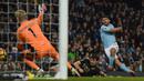 Sergio Aguero. Striker Manchester City ini mencetak quattrick di pekan ke-27 Liga Inggris musim 2017/2018 saat menghadapi tamunya Leicester City yang berkesudahan 5-1, 10 Februari 2018. Total 21 gol dicetaknya di musim tersebut yang membawanya menempati posisi ketiga top skor. (AFP/Paul Ellis)