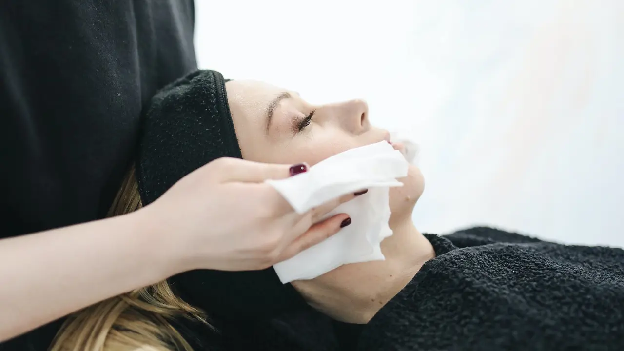 Mengaplikasikan Masker Pepaya Pada Wajah