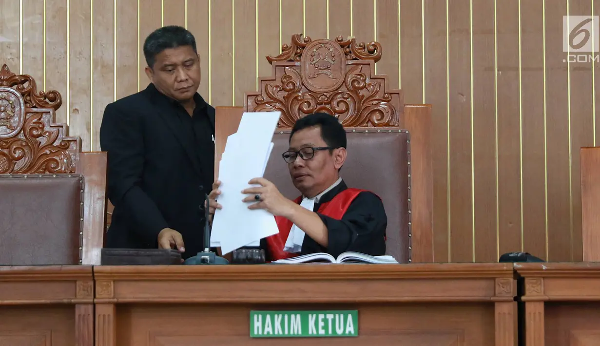 Hakim Agus Widodo seusai memimpin sidang perdana praperadilan mantan Ketum PPP Romahurmuziy alias Rommy di Pengadilan Negeri Jakarta Selatan, Senin (22/4). Sidang ditunda selama dua pekan karena KPK, selaku tergugat, mengaku masih mengumpulkan bukti-bukti. (Liputan6.com/Immanuel Antonius)