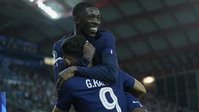 Ousmane Dembele merayakan gol Goncalo Ramos di laga PSG vs Tottenham di UEFA Super Cup 2025 di Bluenergy Stadium, Italia, Kamis (14/08/2025) dini hari WIB. (AP Photo/Darko Bandic)