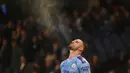 Bek Manchester City, Kyle Walker, saat melawan Southampton pada laga Piala Liga Inggris di Stadion Etihad, Selasa (29/10). Manchester City menang 3-1 atas Southampton. (AP/Rui Vieira)