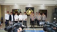 Ustaz kondang, Abdul Somad (UAS) dan Kapolri Jenderal Listyo Sigit Prabowo di Mabes Polri, Jakarta Selatan, Jumat (26/9/2025) (Liputan6.com/Ady Anugrahadi)