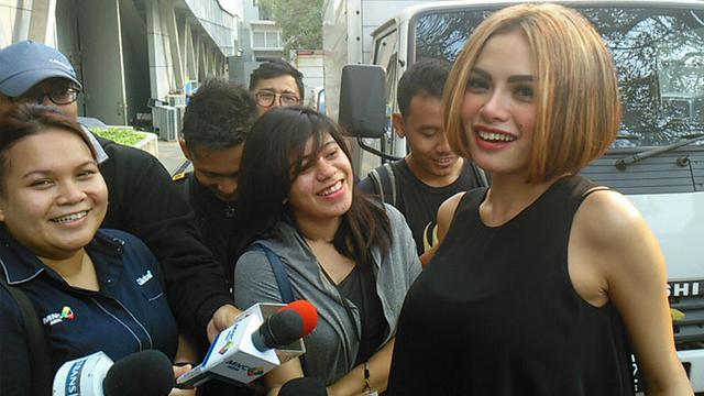 Cerita 5 Artis  Pemilik Tato  di  Dada  ShowBiz Liputan6 com