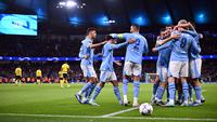 Pemain Manchester City melakukan selebrasi setelah Erling Haaland mencetak gol ke gawang Young Boys pada laga lanjutan Grup G Liga Champions 2023/2024 di Etihad Stadium, Manchester Inggris, Rabu (08/11/2023) WIB. (AFP/Oli Scarff)