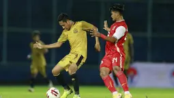 Evan Dimas. Pemain Bhayangkara Solo FC berusia 26 tahun ini awalnya dikenal sebagai gelandang serang di Timnas U-19. Kini, dengan pertambahan usia dirinya lebih nyaman bermain di posisi gelandang jangkar sebagai penyeimbang tim memanfaatkan mobilitasnya yang tinggi. (Bola.com/M Iqbal Ichsan)