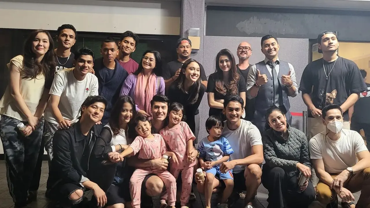 Demmy Febriana Rayakan Ulang Tahun Bareng Pemain Love Story The Series