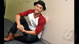 Eros Tjokro mengaku pernah menjalani diet yang parah. Ia hanya mengisi perutnya pada siang hari saja, malam dan pagi ia puasa. Bahkan ia juga pantang meminum air putih. Foto diambil di Jakarta, Selasa (27/1/2015). (Liputan6.com/Panji Diksana)