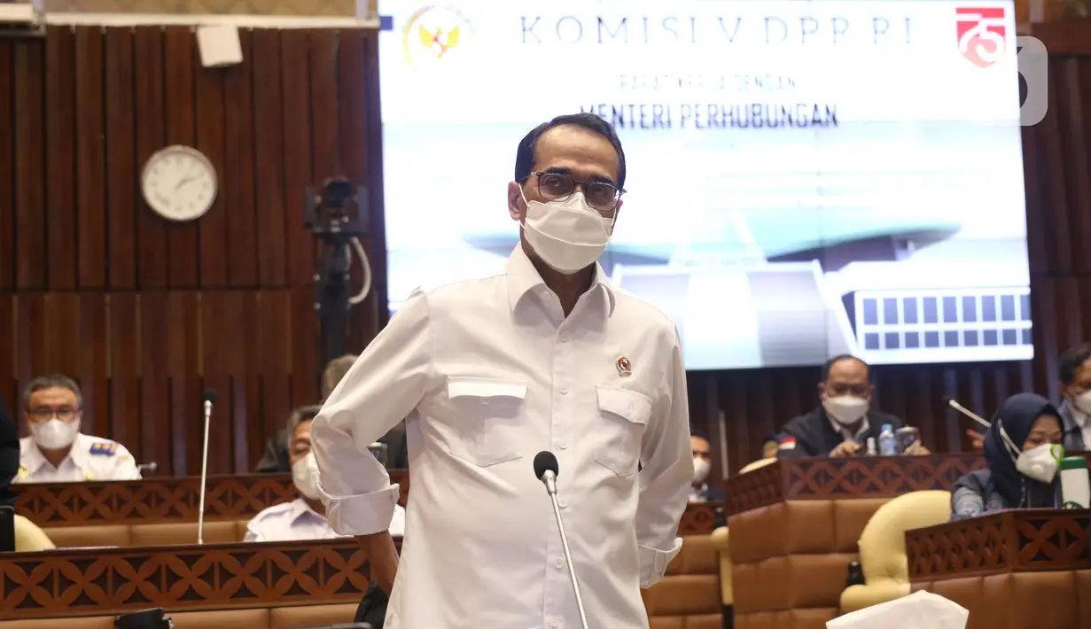 Menteri Perhubungan (Menhub) Budi Karya Sumadi mengikuti Rapat Kerja dengan Komisi V DPR di Kompleks Parlemen Senayan, Jakarta, Rabu (2/6/2021). Rapat membahas pendahuluan Rencana Kerja Anggaran Kementrian /Lembaga (RKA K/L) dan Rencana Kerja Pemerintah (RKP) Tahun 2022. (Liputan6.com/Angga Yuniar)