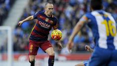 Andres Iniesta melakukan aksi hebat kala Barcelona berjumpa Espanyol dalam lanjutan La Liga, Sabtu (2/1/2016) malam WIB. Ia melewati 3 pemain sekaligus dengan penguasaan bola yang hebat.