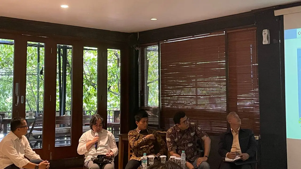 Diskusi Selular mengenai pro kontra kehadiran satelit Starlink di Indonesia