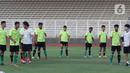 Pesepak bola yang tergabung dalam Timnas Indonesia U-19 saat berlatih di Stadion Madya Gelora Bung Karno, Jakarta, Selasa (21/6/2022). Timnas Indonesia U-19 akan mengarungi Piala AFF U-19 2022 yang digelar pada 2-15 Juli 2022 mendatang. (Liputan6.com/Helmi Fithriansyah)