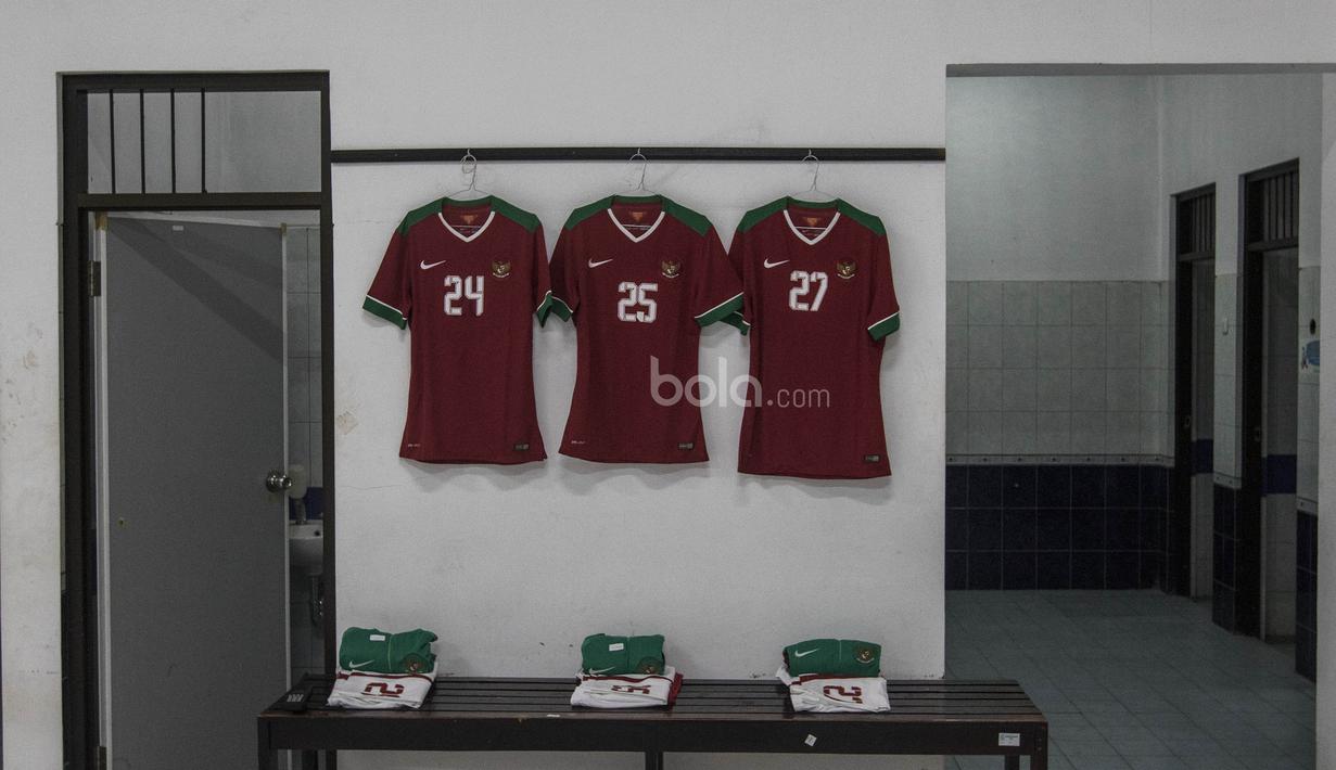 Namun umumnya ruang ganti pada stadion-stadion di Indonesia masih belum memiliki fasilitas yang memadai dibanding dengan negara yang sepak bolanya maju. (Bola.com/Vitalis Yogi Trisna)