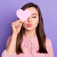 ilustrasi mencium/copyright by Roman Samborskyi (Shutterstock)