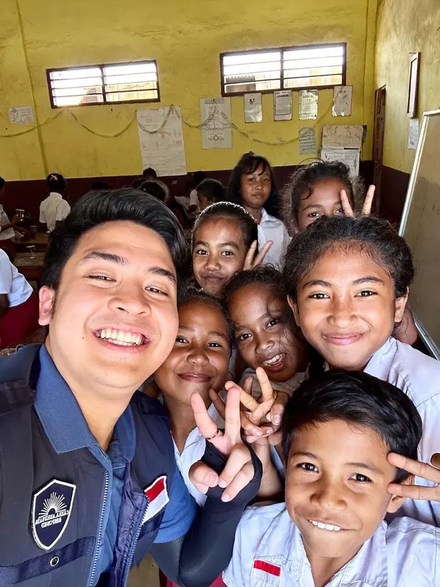 10 Momen Jerome Polin Jadi Guru Matematika di NTT, Penuh Semangat