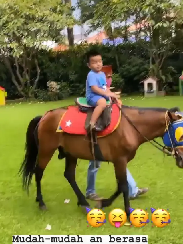 7 Momen Perayaan Ultah Magika Anak Nia Ramadhani, Dirayakan dengan Naik Kuda