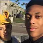 Penyerang Manchester United, Anthony Martial, berlibur ke Disneyland Paris, Kamis (28/1/2016), bersama istrinya, Samantha. (the Sport Review)