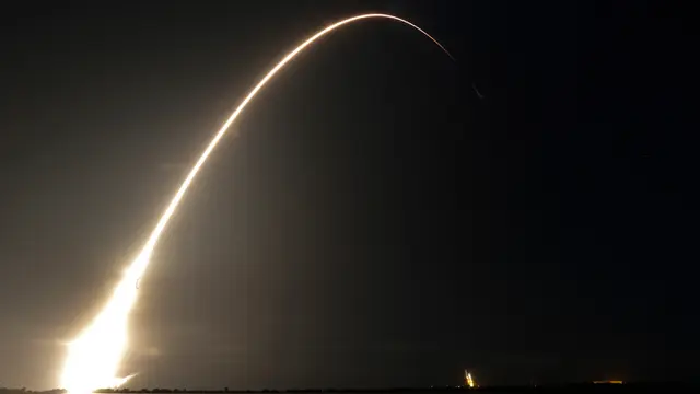 SpaceX Luncurkan Penjelajah Bulan dari Jepang dan Uni Emirat Arab