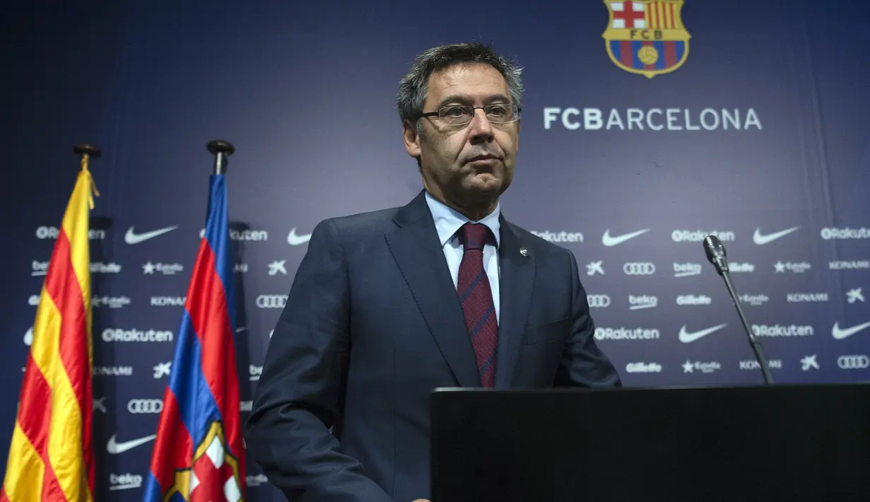 Mantan Presiden Barcelona Josep Maria Bartomeu adalah sosok yang dinilai paling bertanggung jawab atas redupnya reputasi dan prestasi Barcelona. Saat menjabat Presiden Klub, sederet dosa diperbuatnya yang berimbas pada penampilan buruk Bracelona. (AFP/Josep Lago)