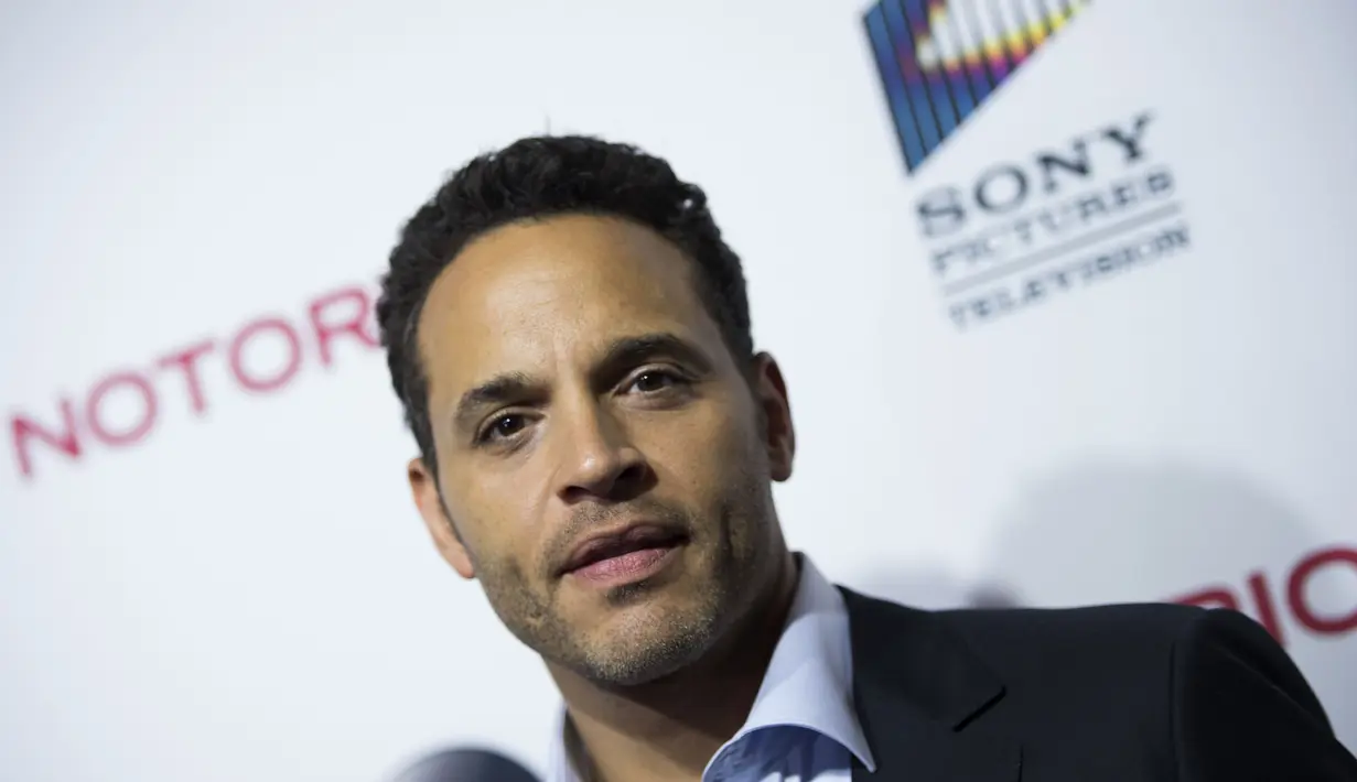 Daniel Sunjata sering dikenali sebagai aktor Latin. Namun sebenarnya dia adalah setengah kulit hitam dan setengah kulit putih. (VALERIE MACON / AFP)