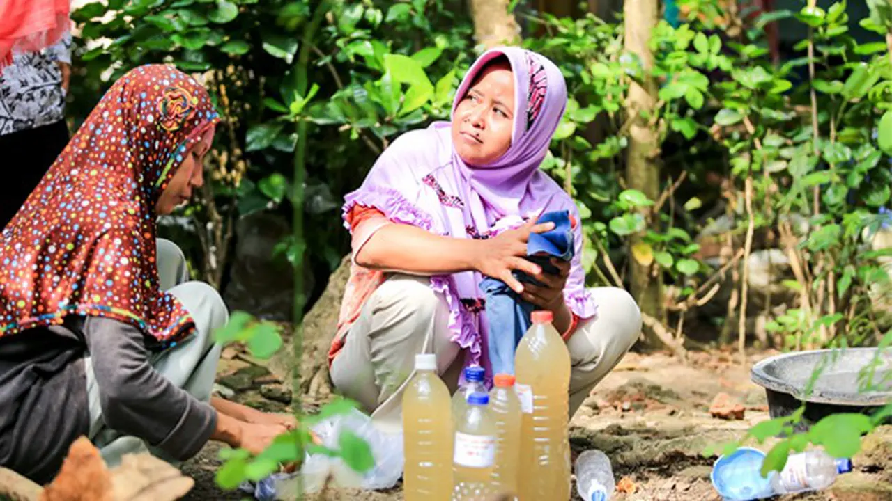 Warga Kebumen Kembangkan Pupuk Organik Cair untuk Tanaman 