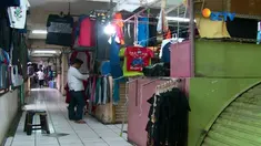 Pemprov DKI Jakarta berencana merelokasi pedagang Blok G Tanah Abang sebelum melakukan revitalisasi. Sejumlah pedagang Blok G mengeluhkan lokasi pemindahan yang sepi pembeli.