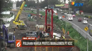 Warga di Cimahi protes terhadap pembangunan proyek kereta cepat Jakarta-Bandung. Mereka menagih janji manajemen untuk merekrut tenaga kerja dari masyarakat lokal yang hingga saat ini belum terwujud.