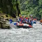 Para Kepala Daerah se-Sumut arung jeram di Sungai Bahbolon, Serdang Bedagai, Sumut