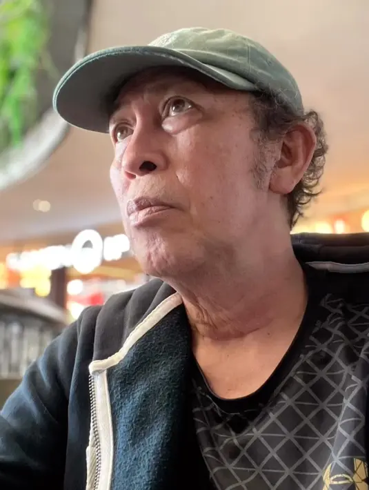 <p>Aktor peraih 2 Piala Citra Yayu Unru meninggal dunia di usia 61 tahun setelah berjuang melawan 2 kali serangan jantung. Kehilangan besar bagi film Indonesia. (Foto: Dok. Instagram @yayuunru)</p>