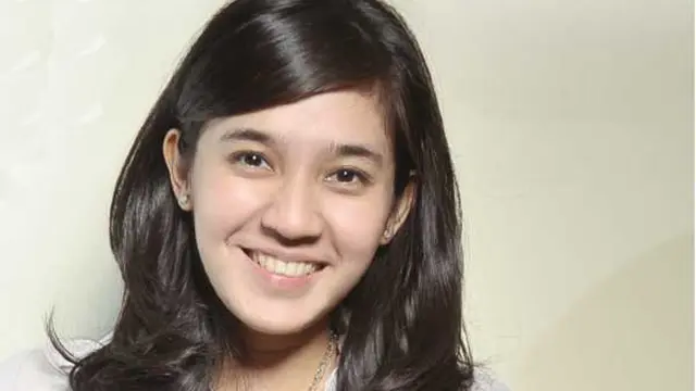 5 Artis Cantik Ini Punya Kumis Lho