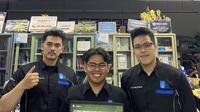 Tiga mahasiswa ITS Muhammad Dzaky Kamal, Edwin Juanda Sirait, dan Mochammad Naufal Hakim yang tergabung dalam tim Gryffindor. (Dian Kurniawan/Liputan6.com)
