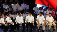Prabowo-Hatta bersama para pimpinan parpol koalisi merah putih Mahfud MD (ketiga kiri), Akbar Tandjung (kedua kiri) dan Zulkifli Hasan (kiri) hadir dalam acara di Hotel Bidakara, Jakarta, Rabu (9/7/14). (Liputan6.com/Andrian M Tunay)