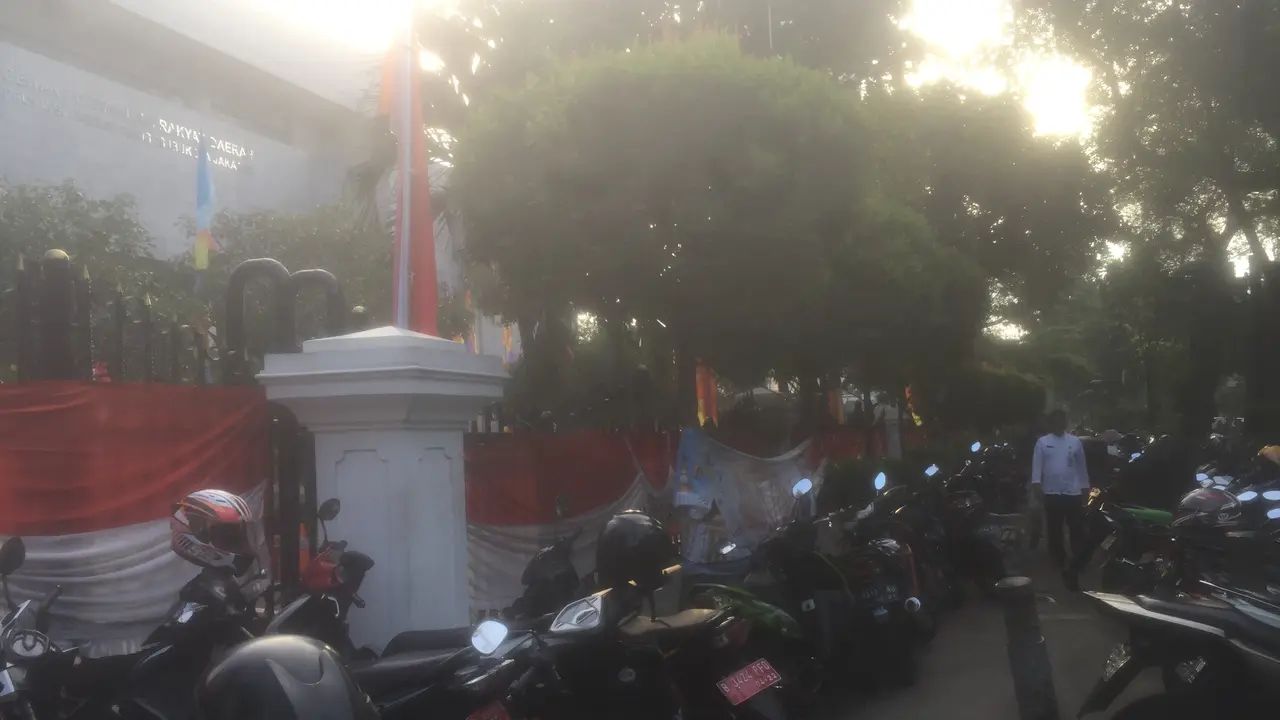Perayaan HUT DKI, Jalan Kebon Sirih Dipenuhi Parkir Liar
