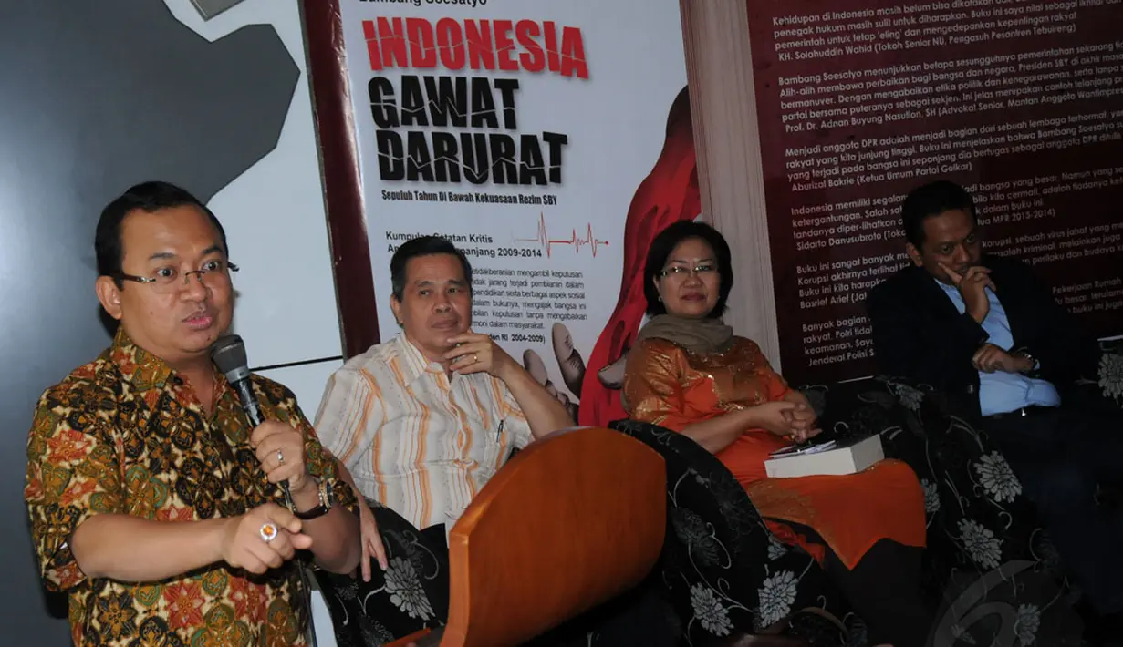 Wakil Ketua DPR, Priyo Budi Santoso, memberikan sambutan atas diluncurkannya buku setebal 1000 halaman berjudul Indonesia Gawat Darurat karya Bambang Soesatyo di Jakarta, (31/8/2014). (Liputan6.com/Helmi Fithriansyah)