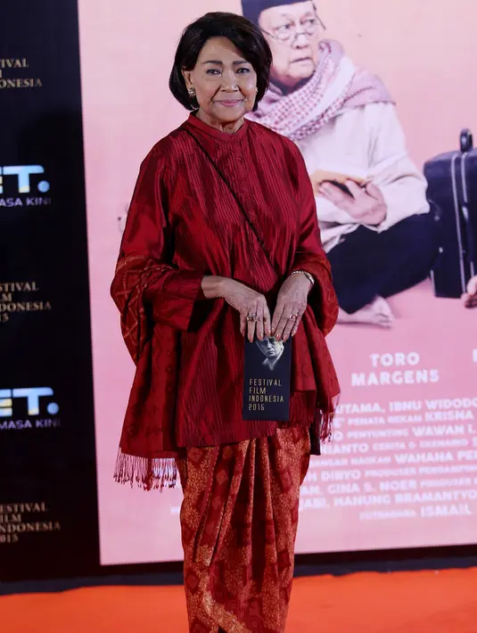 Aktris senior Rima Melati juga pernah divonis menderita kanker pada tahun 1990-an. Sebelum benar-benar sembuh, ia divonis menderita kanker payudara.
(Kapanlagi.com/Budy Santoso)