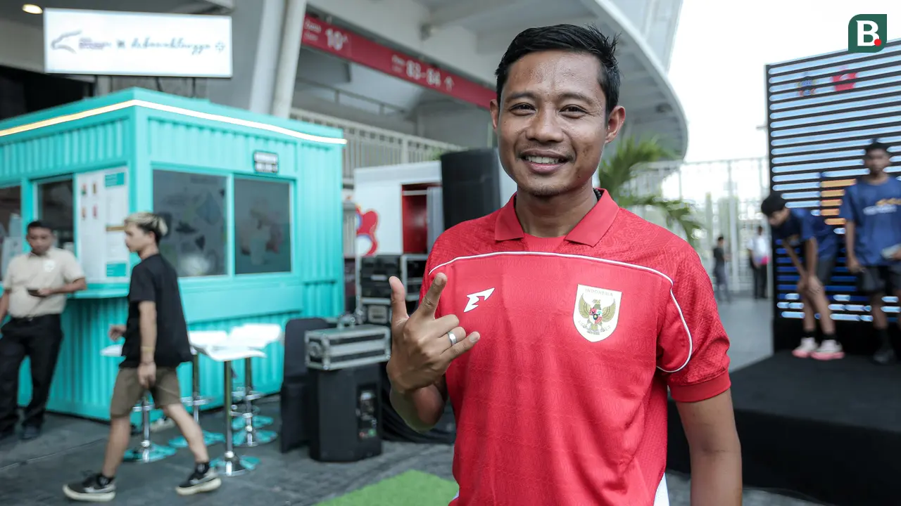 Foto: Keseruan Coaching Clinic bersama Nagoya Grampus, Peserta Dibimbing Langsung Evan Dimas dan Muhammad Mierza