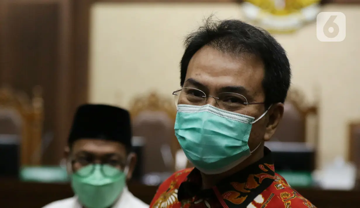 Mantan Wakil Ketua DPR Azis Syamsuddin saat jeda sidang lanjutan di Pengadilan Tipikor Jakarta, Senin (13/12/2021). Azis Syamsuddin merupakan terdakwa dugaan suap penanganan perkara korupsi di Lampung Tengah. (Liputan6.com/Helmi Fithriansyah)
