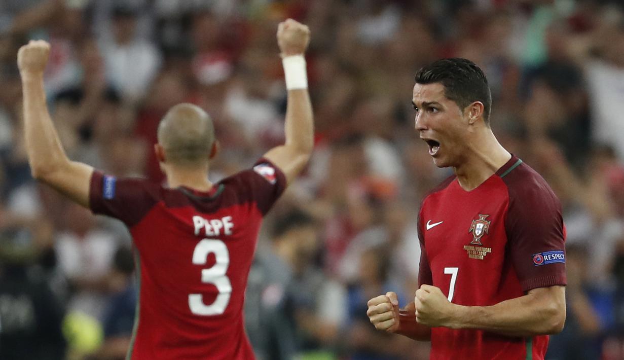 Ekspresi pemain Portugal, Cristiano Ronaldo, setelah menang adu penalti melawan Polandia pada laga perempat final Piala Eropa 2016 di Stade Velodrome, Marseille, Jumat (1/7/2016) dini hari WIB. (Reuters/Yves Herman)