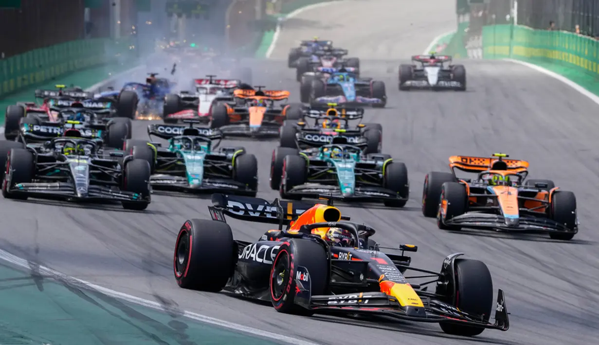 Verstappen yang memegang pole dominan sejak lap pertama. (AP Photo/Andre Penner)