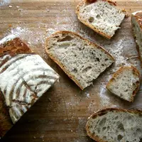 Ilustrasi roti sourdough. (dok. Unsplash.com/@tunnuz)