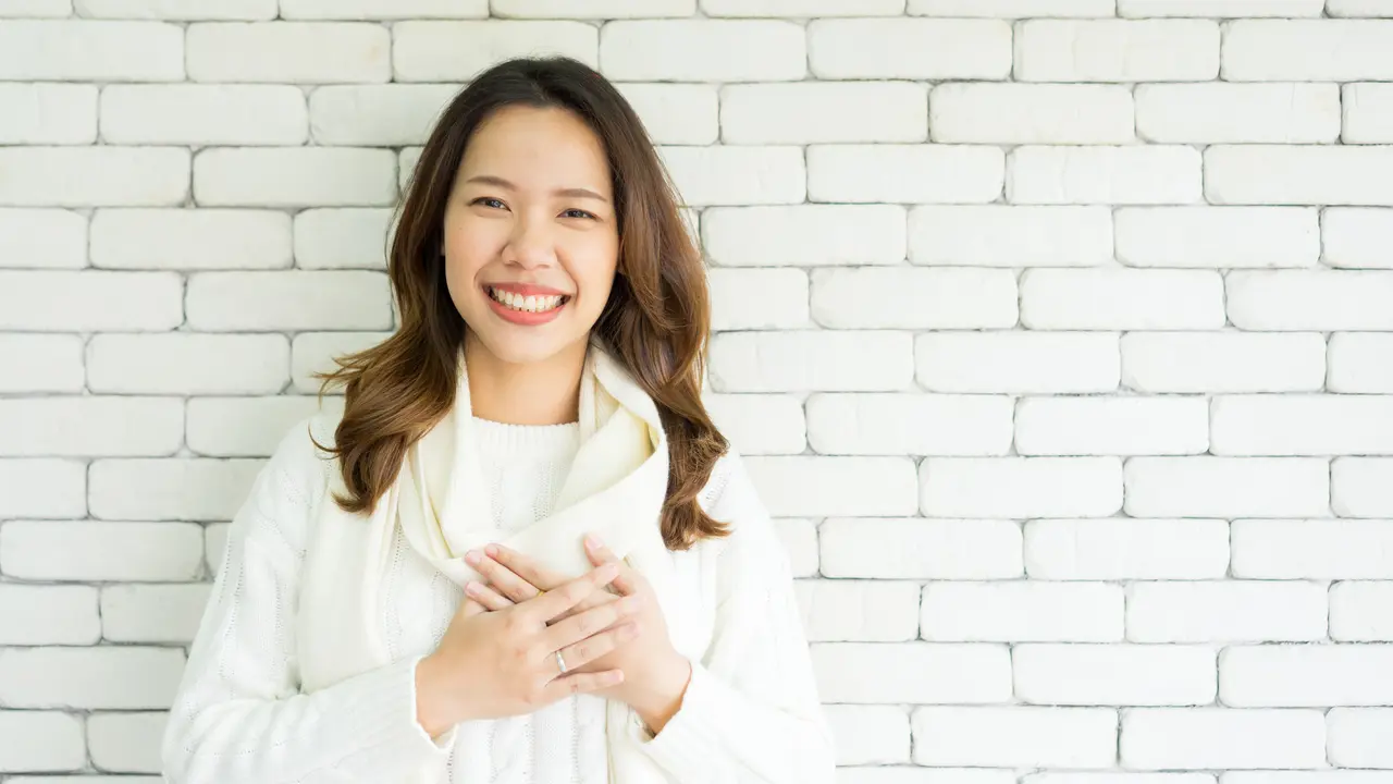perempuan bahagia ikhlas