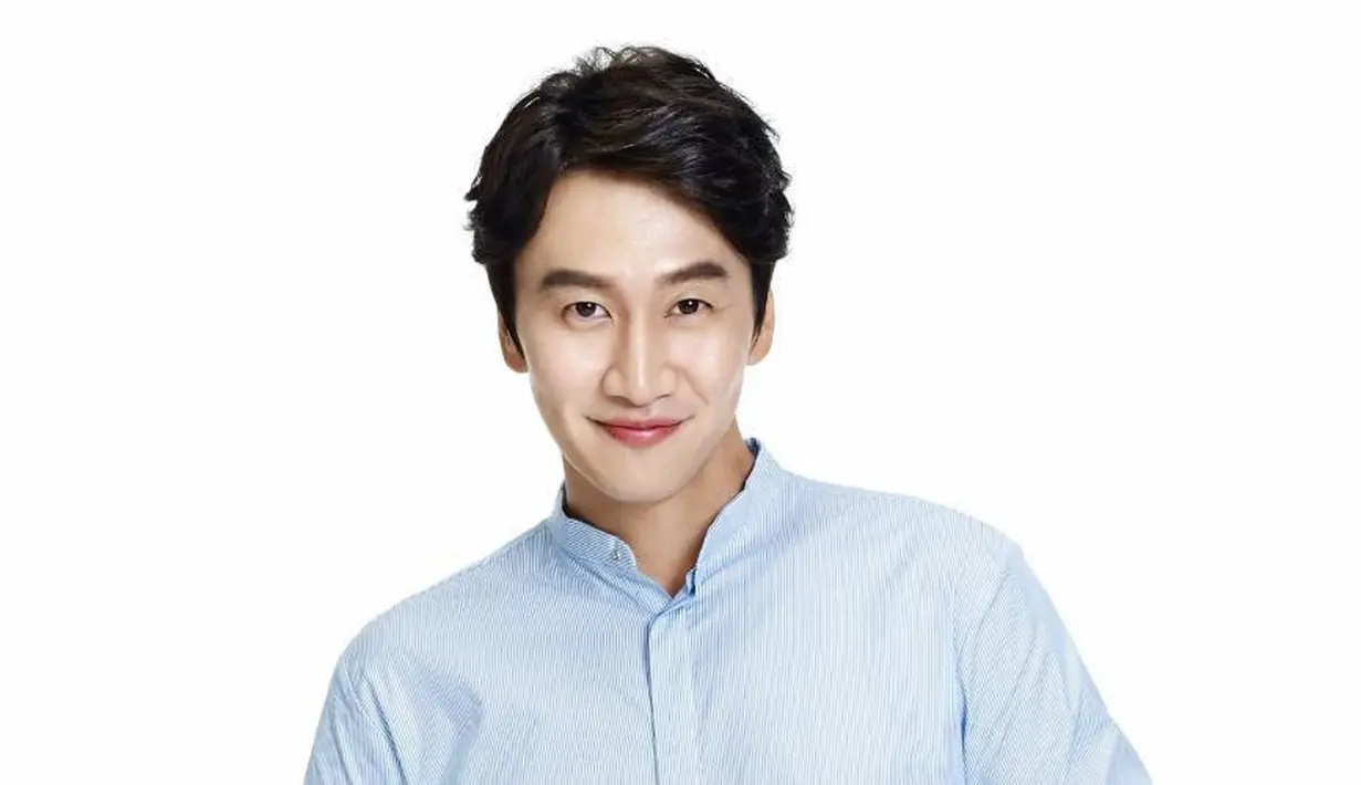 Lee Kwang Soo berasal dar keluarga berada. Ayahnya merupakan pemilik dari pabrik furniture. (Foto: Allkpop.com)
