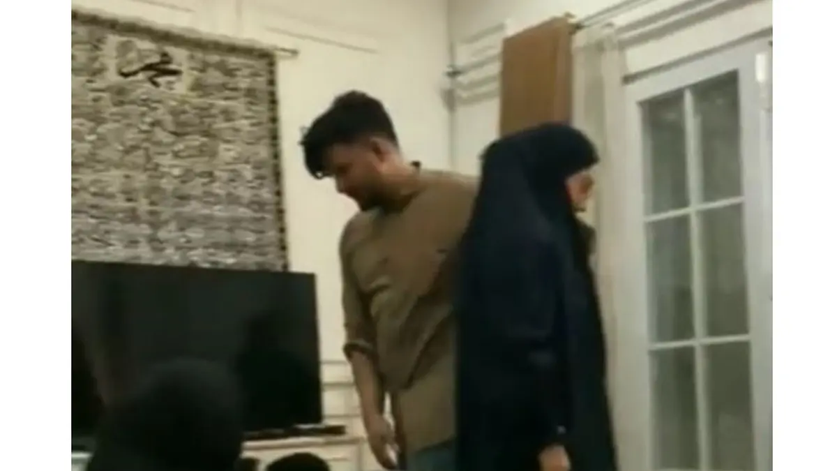 Irish Bella Diduga Buang Muka Saat Berpapasan Dengan Ammar Zoni di Sebuah  Pengajian - ShowBiz Liputan6.com