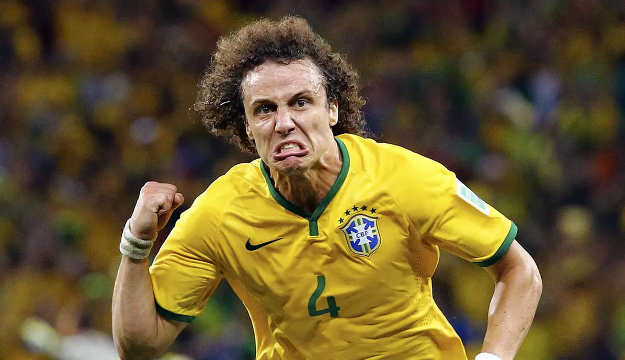 Selebrasi pemain belakang Brasil, David Luiz, usai memastikan kemenangan tim samba atas Kolombia 2-1 di Stadion Castelao, Fortaleza, (5/7/2014). (REUTERS/Stefano Rellandini)