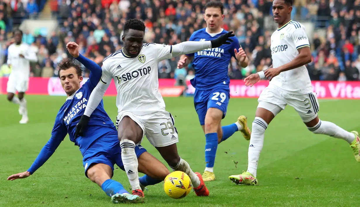 Wilfried Gnonto merupakan pemain dengan intensitas dan energi tinggi, dia memiliki aksi-aksi memukau baik itu dribel, flick, lay-off, dan sprint. Ia didatangkan Leeds United dari FC Zurich pada musim panas 2022/2023. Penyerang 19 tahun itu sejauh ini telah membuat 10 penampilan di semua kompetisi dengan mencetak 3 gol dan 1 assist. (AFP/Geoff Caddick)