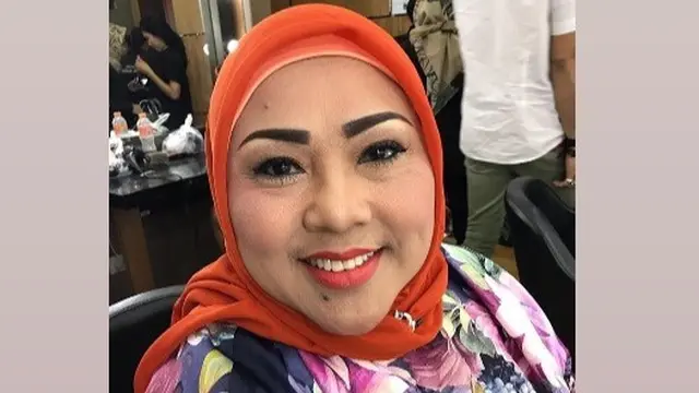 Potret 6 Komedian Cewek Saat Pakai Hijab, Kiky Saputri Bikin Pangling
