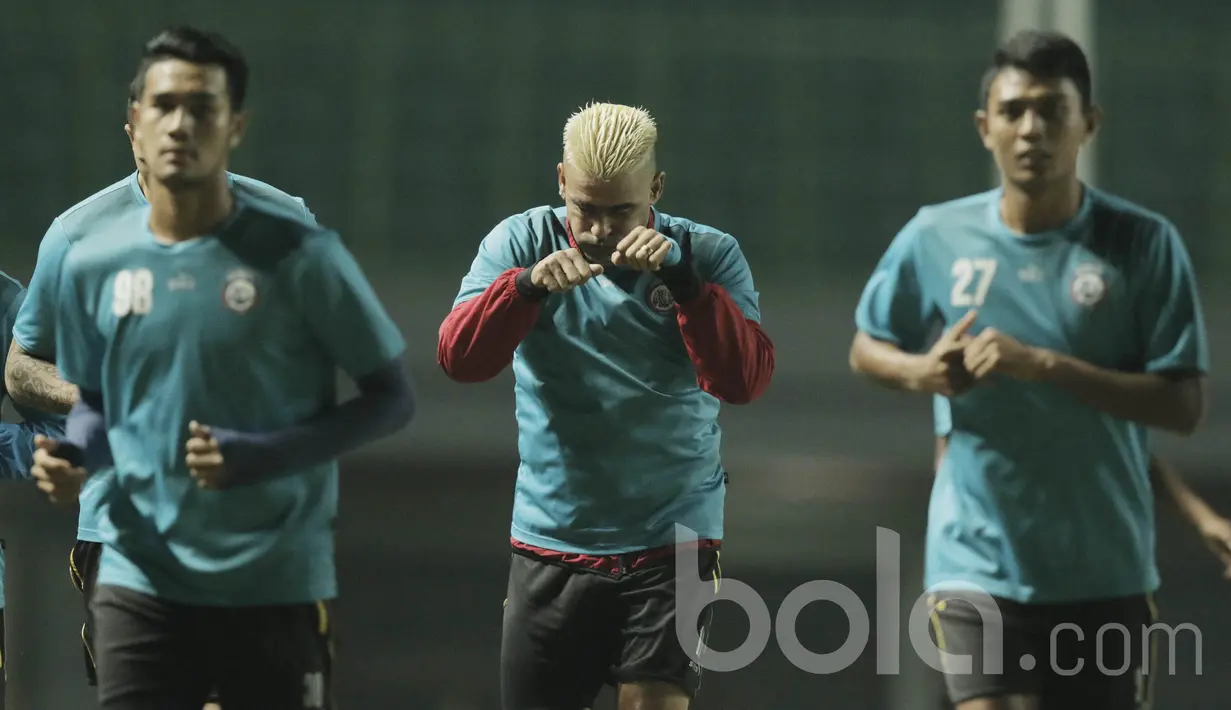 Pemain Arema, Cristian Gonzales, saat menggelar latihan jelang lawan Persija di Stadion Patriot, Bekasi, Rabu, (31/05/2017). Arema siap mencuri poin di kandang Persija. (Bola.com/M Iqbal Ichsan)