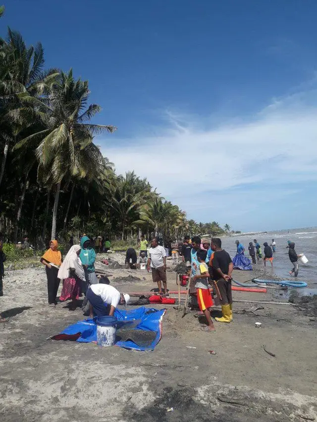 Warga Desa Buhu Jaya