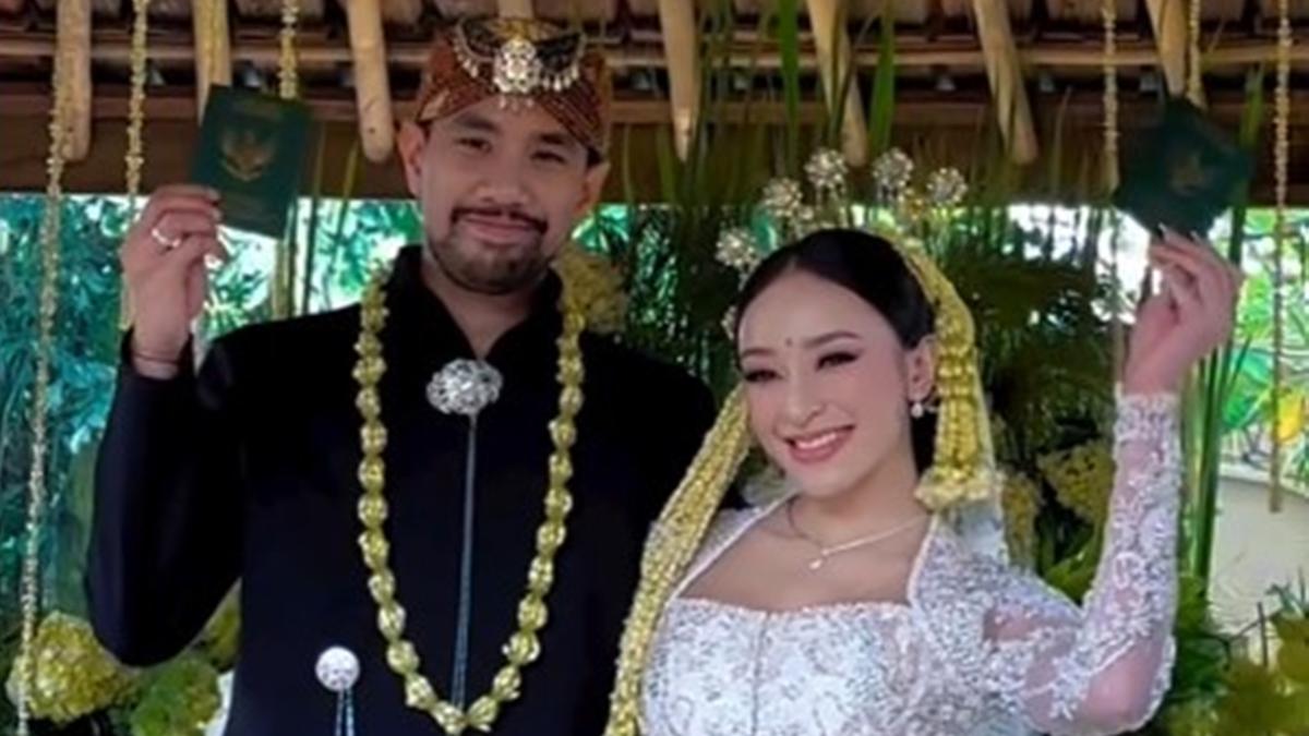 6 Potret Pernikahan Amanda Zahra dengan Adli, Tampil Anggun Pakai Kebaya Putih
