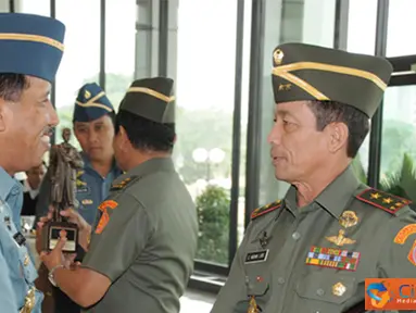 Citizen6, Jakarta: Sebelumnya, Mayjen TNI E. Hudawi Lubis menjabat sebagai Pangdam XII/Tpr dan selanjutnya Mayjen TNI Waris menduduki jabatan baru sebagai Sekjen Wantannas. (Pengirim: Badarudin Bakri).