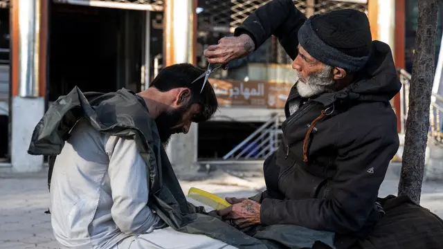 Tukang Cukur di Afghanistan Terancam Dipenjara Bila Pangkas Janggut Pelanggannya Kependekan